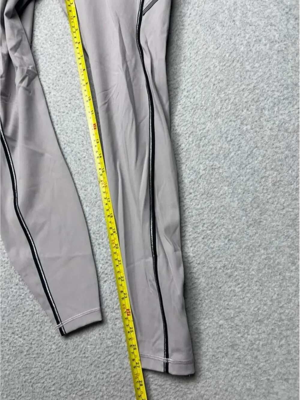Lululemon Speed Up Tight Metallic Dark Chrome Reflective Run Leggings EUC 10